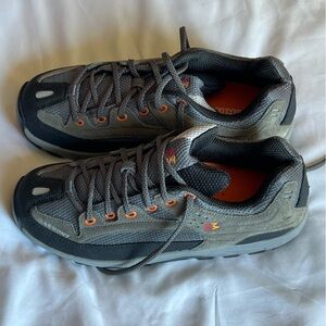 GARMONT women’s Gray and Black Hiking Shoes